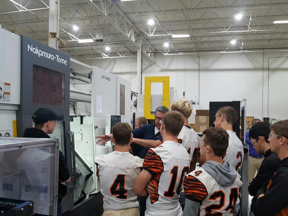 MethodsMT's tweet photo. Our Wixom office just hosted students from @_smcsi as a part of @MfgDay. It is always great seeing the excitement for manufacturing out of the next generation! #methodsmachinetools #wixom #mfgday #smcsi #students #education #manufacturing #workforce #machinetools https://t.co/7801KOdXeO