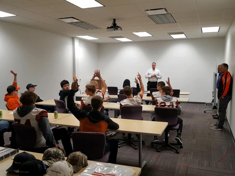 MethodsMT's tweet photo. Our Wixom office just hosted students from @_smcsi as a part of @MfgDay. It is always great seeing the excitement for manufacturing out of the next generation! #methodsmachinetools #wixom #mfgday #smcsi #students #education #manufacturing #workforce #machinetools https://t.co/7801KOdXeO