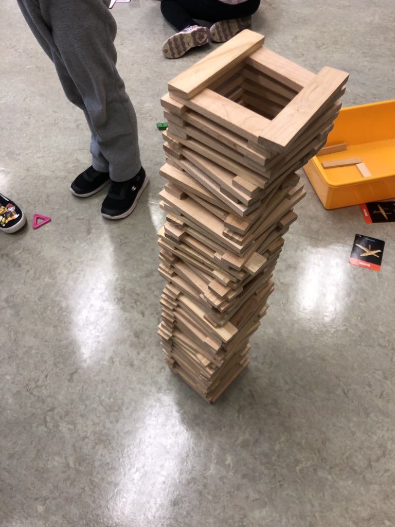 MmeElenna's tweet photo. Every Friday we spend time in our MakerSpace. #STEM https://t.co/oHp4jz5gvf