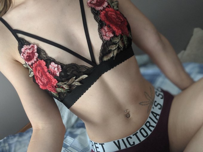 Love my cute new top 😘 https://t.co/tem4NosgBw