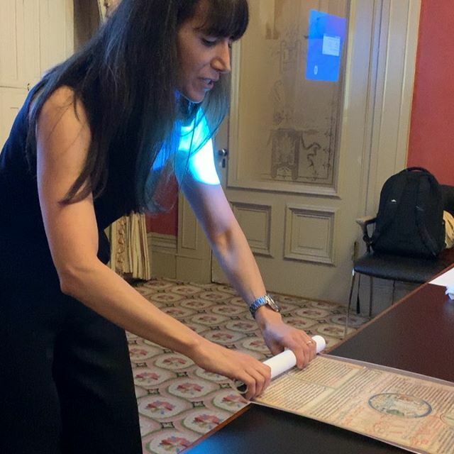 herman_nick_'s tweet photo. No #genealogical #rolls were harmed in the making of this #facsimile @thewaltersartmuseum #seeingcodicologically #workshop https://t.co/kUPvenz3di https://t.co/y2a6H8bmG0