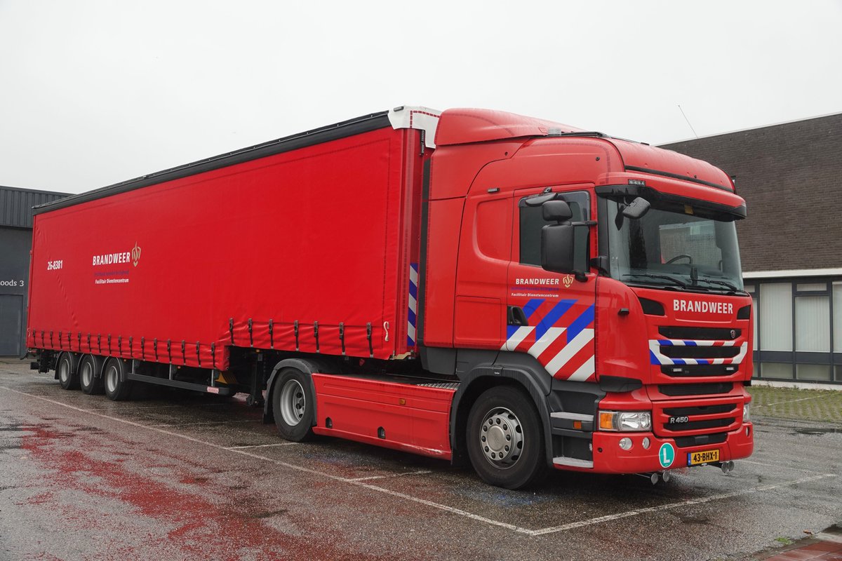 William112bnv's tweet image. Diverse bijzondere brandweerwagens vandaag bij het @brandweerevent in #Nijkerk. #DOW #Shellmoerdijk #IFV