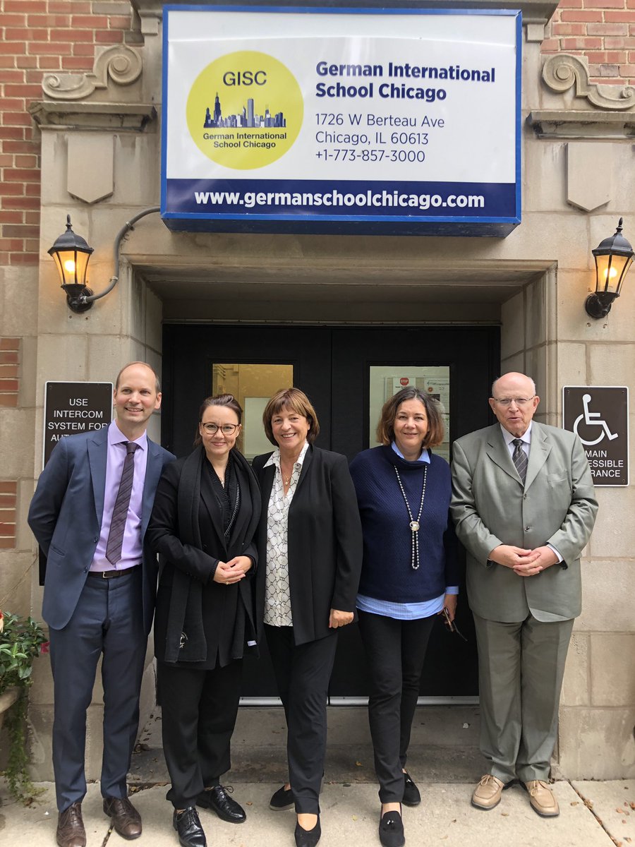 Mi_Muentefering's tweet photo. Heute mit meiner geschätzten Kollegin Ulla Schmidt bei der German International School Chicago - ein tolles Beispiel, wieviel mit Engagement und Mut erreicht werden kann. Wünsche weiterhin viel Erfolg! @GermanyMidwest https://t.co/av42pbQQh8