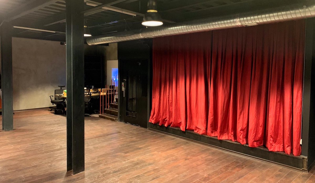 OzzaGalata's tweet photo. Vusto Galata, merkezi konumu, yüksek tavanı, eşsiz İstanbul manzarası ve otantik yapısı ile etkinliklerinize ev sahipliği yapıyor.
Mekan kiralama taleplerinizi info@vustogalata.com adresine iletebilirsiniz.
Detaylı bilgi için➡️https://t.co/Xj1SUF4ne8
#sanat #vustogalata #stüdyo https://t.co/xoVjqPZuZC