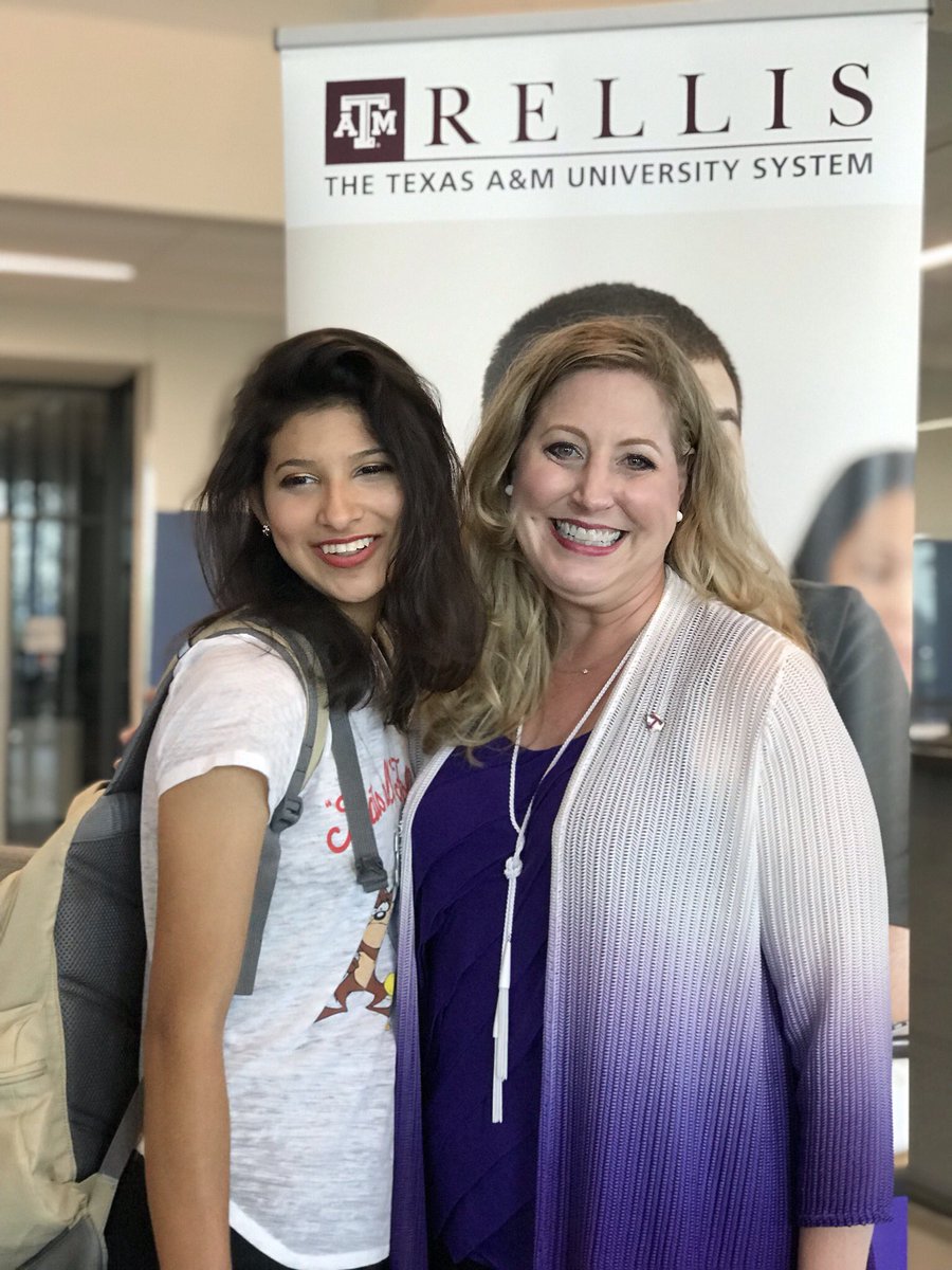 TarletonMWC's tweet photo. Enjoying the day talking to prospective Tarleton students at @RELLIScampus #TarletonState #TarletonMWC #RELLIS https://t.co/XQ9pndNXZ5