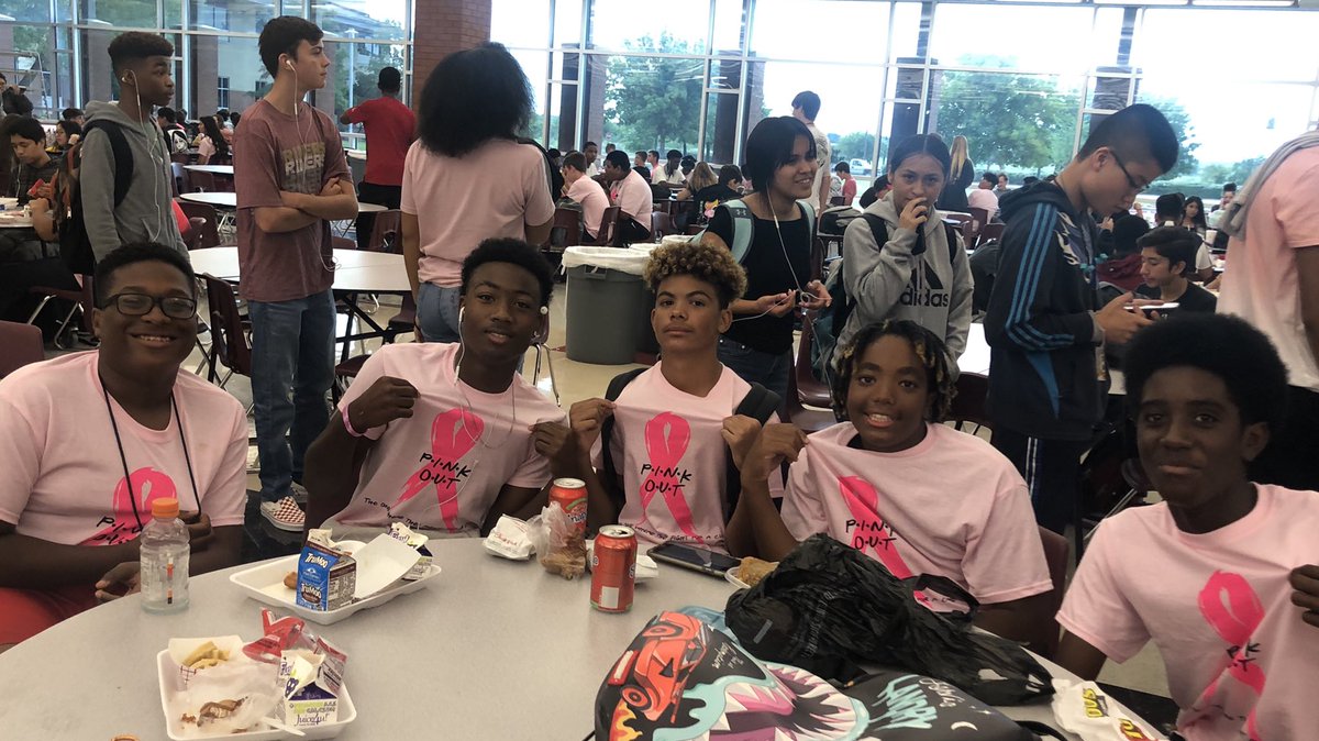 Pink Out- these kids know how to do it! <a href="/SHSTXHOSA/">SHS HOSA</a> <a href="/EMSISD/">EMS ISD</a> #weRsaginaw #EMSproud