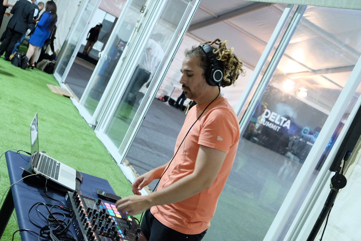 okx's tweet photo. #MaltaTechWeek ๐ฒ๐น: Astounding performance from local DJs! ๐งJoin us now - it's gonna be a GOOD night ๐
@DELTA_Summit https://t.co/zVHtB5gnI0