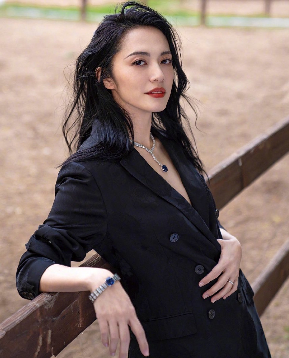dramapotatoe's tweet photo. Happy 40th birthday to #YaoChen! 🎉 The actress soared to popularity with classic, #MyOwnSwordsman, and made a strong TV comeback this year with hit drama, #AllIsWell, and film, #SendMeToTheClouds. Catch her next in film, #AJourneyToTheSeaside. 

#姚晨 https://t.co/z0AhE77VkX