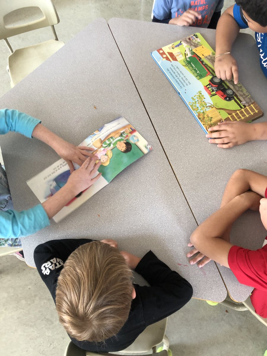 MmeElenna's tweet photo. Les copains de lecture - the “big kids” came to read to us in French today! https://t.co/5wjkYkUg0j