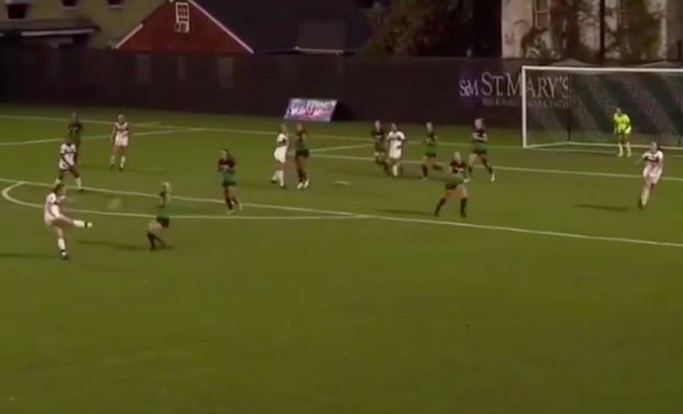 Nederlandse college-studente maakt wondergoal voor Amerikaanse universiteit (video) sportnieuws.nl/voetbal/vrouwe…