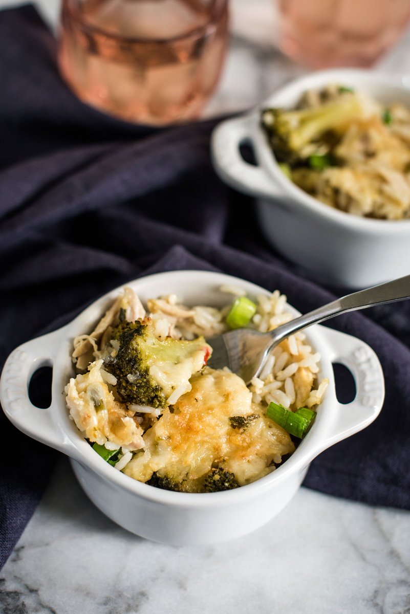 #ad This Cheesy Chicken and Rice Skillet is the perfect weeknight family dinner. It's easy, made in one pan, #glutenfree and ready in about 30 minutes! 
<a href="/cabotcheese/">Cabot Creamery Co-operative</a> #cabotcheese ⁠#healthyaperture 
⁠nutritiouseats.com/cheesy-chicken…⁠⠀