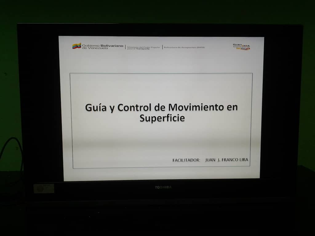 baer_ve's tweet photo. #InfoBAER | ¡Seguimiento! Curso sobre Guía y Control de Movimiento en Superficies fue dictado al personal operativo del @Aeropuertobna de Barcelona a fin de garantizar seguridad en nuestra terminal ubicada en la región anzoatiguense https://t.co/REshyfzV7b
