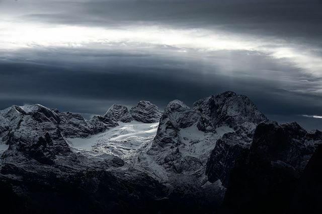 PeterZboncak's tweet photo. Magie der Natur #dachstein #dachsteinwest #dachsteingletscher #glacier #österreich🇦🇹 #austria🇦🇹 #nature #landscape #naturelover #instanature #instaday #instapic #instafollow #ig_austria #trip #trvel #drama #mystical #mystische #magie #landscapephoto #slovakphotographer #natu… https://t.co/KRwKeR0y3L