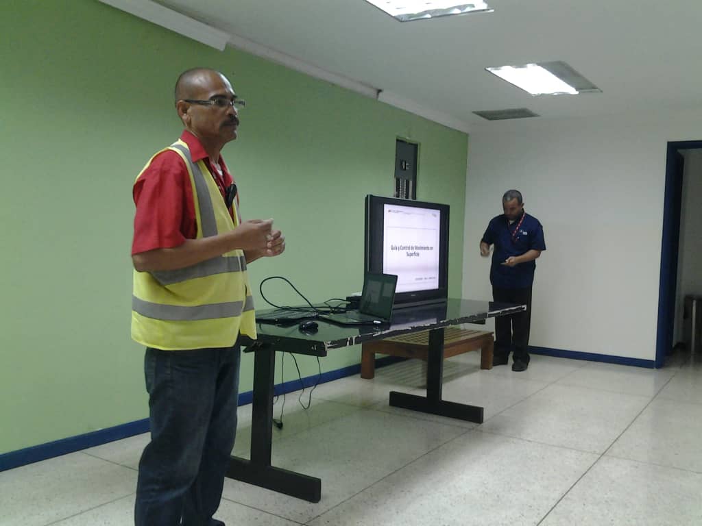 baer_ve's tweet photo. #InfoBAER | ¡Seguimiento! Curso sobre Guía y Control de Movimiento en Superficies fue dictado al personal operativo del @Aeropuertobna de Barcelona a fin de garantizar seguridad en nuestra terminal ubicada en la región anzoatiguense https://t.co/REshyfzV7b