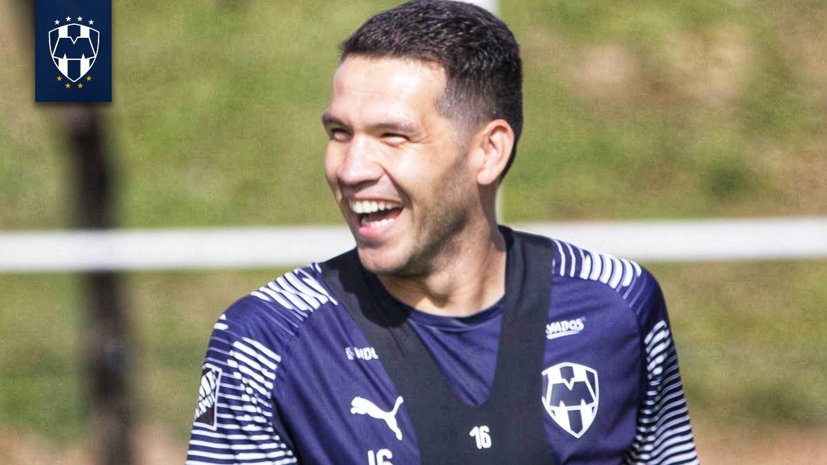 Rayados's tweet photo. 😁| ¡Sonríe! Celebremos la vida y el amor por nuestros colores 🤠🔵⚪  

#DiaMundialdelaSonrisa #ArribaElMonterrey https://t.co/81PLFPIA0d
