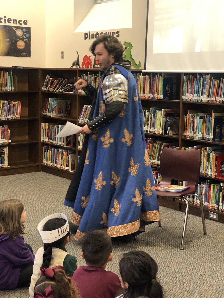 Brandenburglib's tweet photo. It was a great morning having the Blue Knight from Medieval Times come and read to our Cougars! @BburgCougars @Brandenburglib @IrvingLibraries @MedievalTimesTX https://t.co/9UphTb2OZM