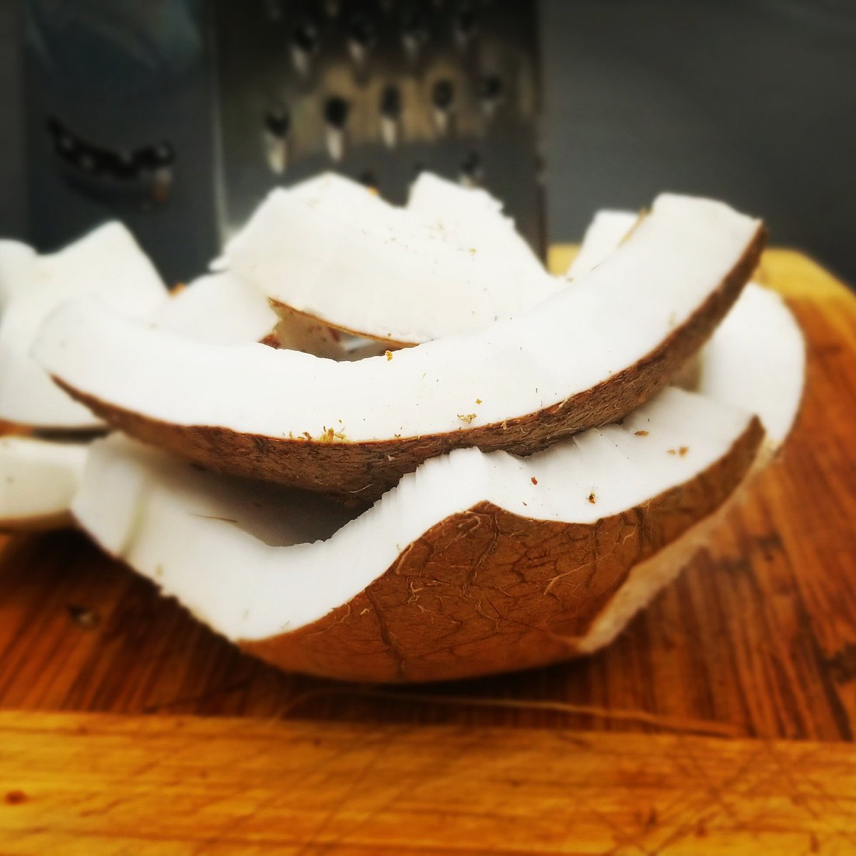 realMadFlava's tweet photo. Drink it, cook with it or eat it raw...so many ways to use the versatile coconut...how will you use it today? https://t.co/yXuEqWOEXV