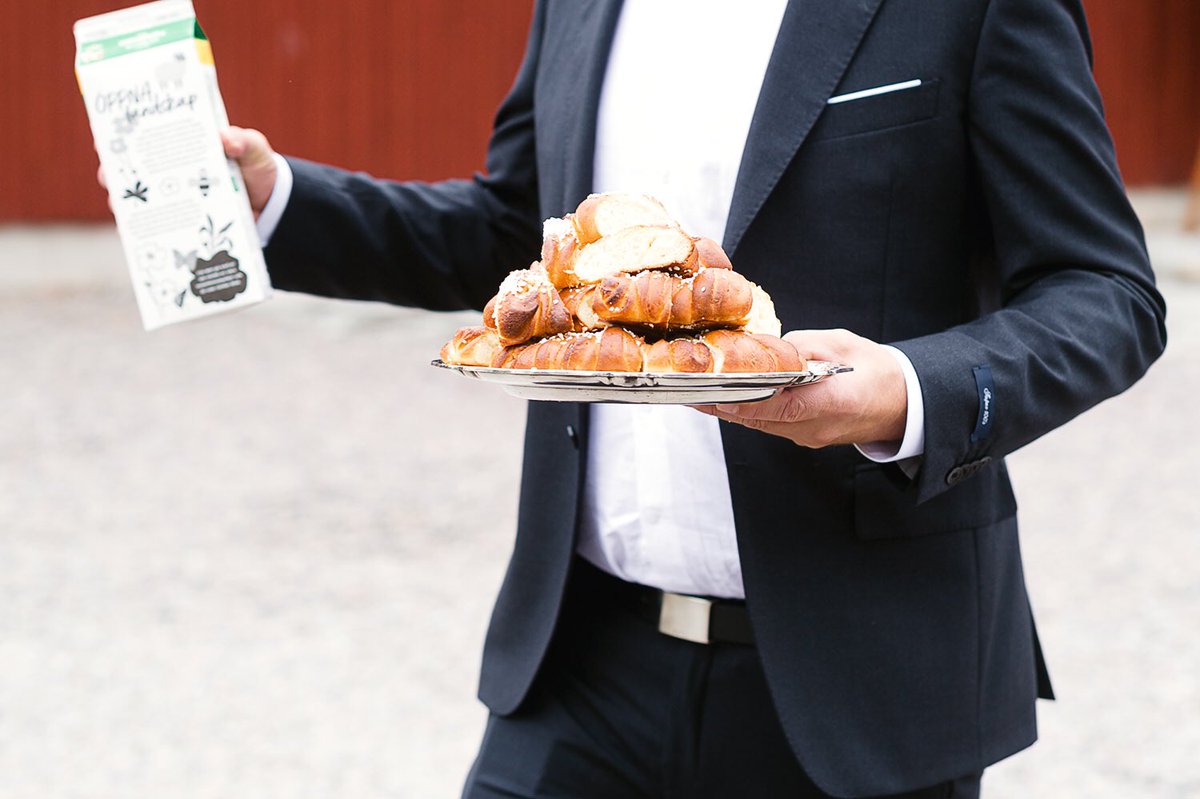 TannerydPhoto's tweet photo. En bulle eller två? #bröllopsfika #bröllopsfotograf #kanelbullensdag #CinnamonBunDay #bröllopsinspo https://t.co/eSvN4NBGqP