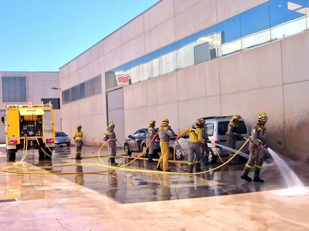 MurciaForestal's tweet photo. Finalizan los trabajos de los equipos desplazados por @RM_Agua a los #LosAlcázares en apoyo de la recuperación de daños por #DANARMurcia.
Técnicos, #AAMM_MURCIA y brigadas forestales #BRIFOR #BIR #CAPCOOR han dado lo mejor de su capacidad profesional para ayudar. https://t.co/6OTwxxhehe