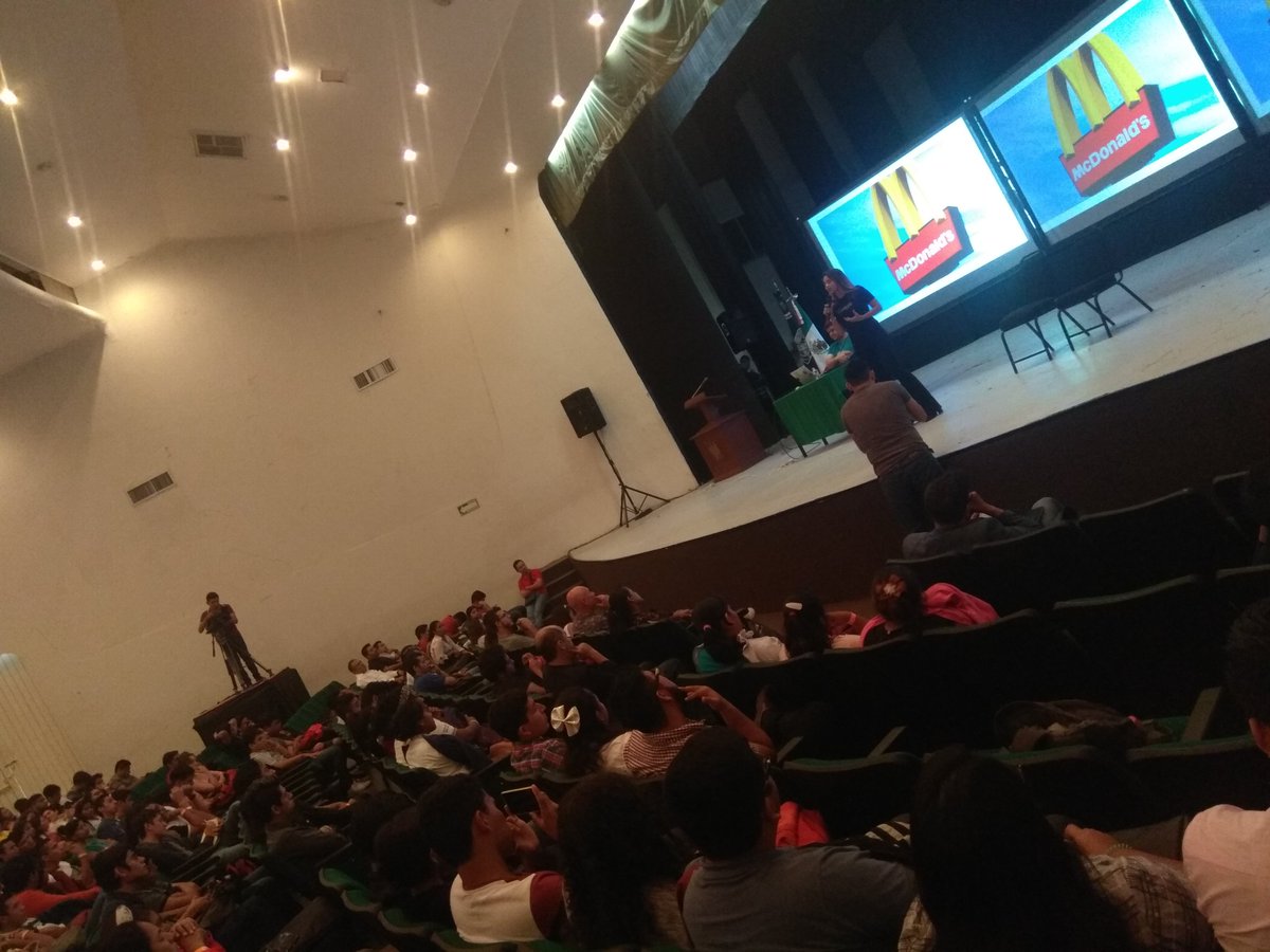 gdgvhsa's tweet image. Iniciamos la conferencia de @stephlunadesign con interacciones e interfaces de voz. #GoogleActions 

@gdg @GoogleDevsLATAM @googledevs #DevFest #CONAIS