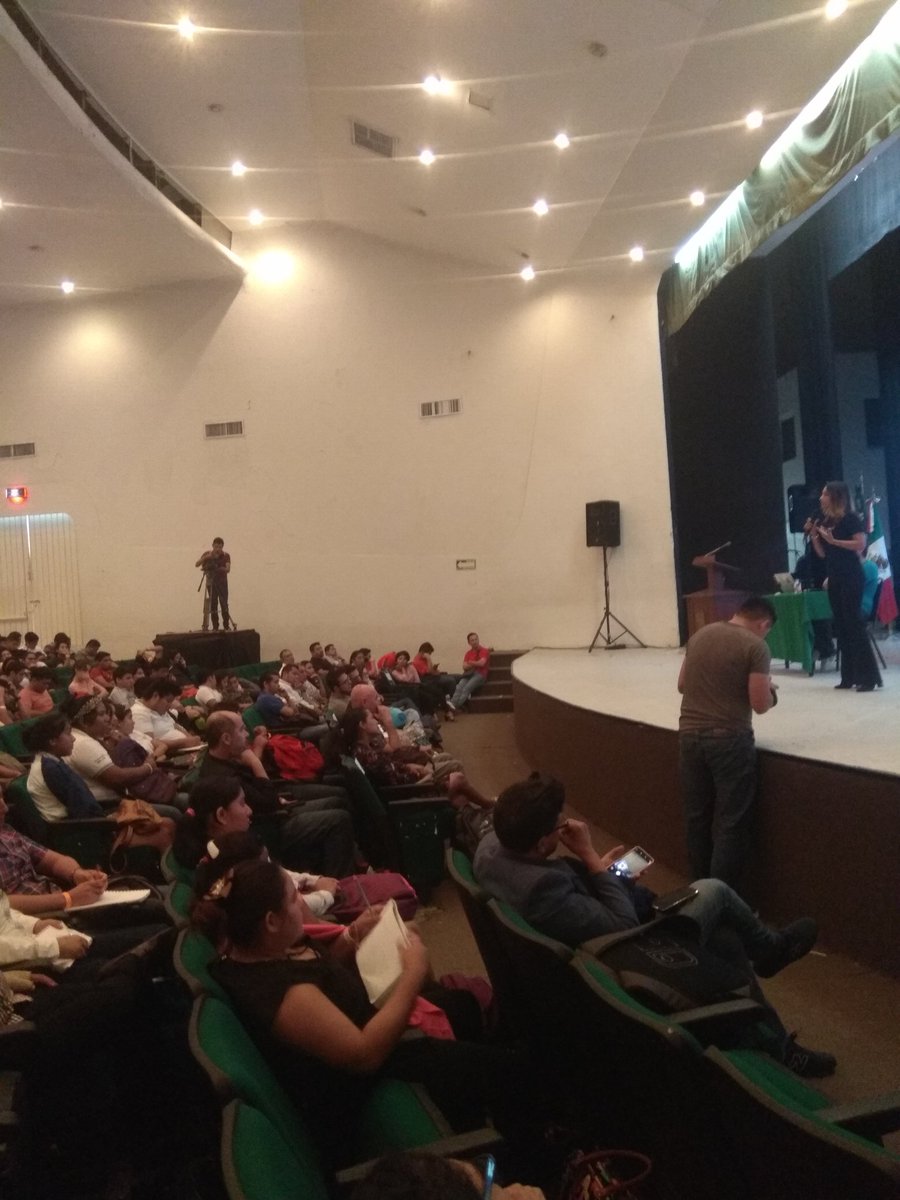 gdgvhsa's tweet image. Iniciamos la conferencia de @stephlunadesign con interacciones e interfaces de voz. #GoogleActions 

@gdg @GoogleDevsLATAM @googledevs #DevFest #CONAIS