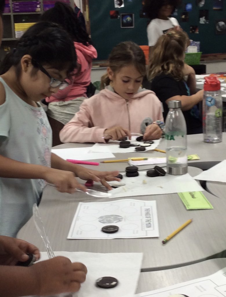MBE_Seahawks's tweet photo. What better way to learn about Moon Phases than with Oreos in Mrs. Oliver’s 4th grade class! #MBEseahawks #LeadHCS https://t.co/HXIXvkw5Vd