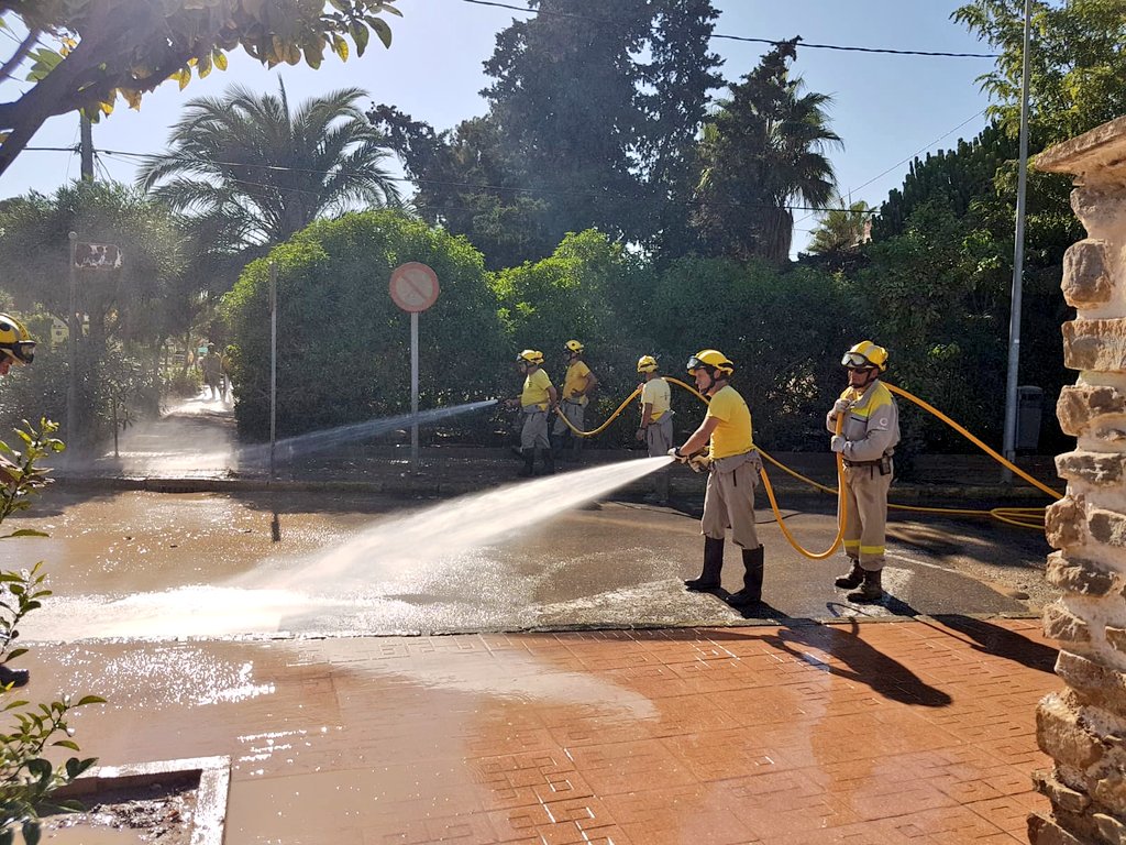 MurciaForestal's tweet photo. #DGMEDIO_NATURAL #RegióndeMurcia mantiene 10 brigadas forestales #BRIFOR, #AAMM_MURCIA #UNAIF #CAPCOOR #BRITEC en apoyo de la recuperación de #SanJavier por #DANARMurcia. https://t.co/LseLJGS63P