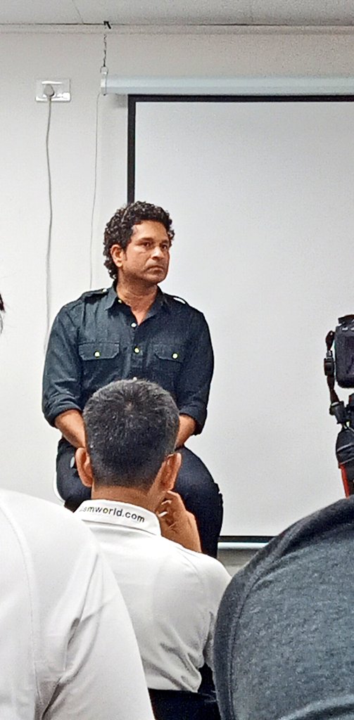 AlvaresDwayne's tweet photo. Thankyou Sir  for your precious time that you have spent with us in #IISM  . Those words of wisdom will add value to my life . Listening to you speak today really got me goosebump , as it was a dream come true , always love you sir 
#rolemodle #ICON #iism #SachinTendulkar https://t.co/tc4LmVvn6Y