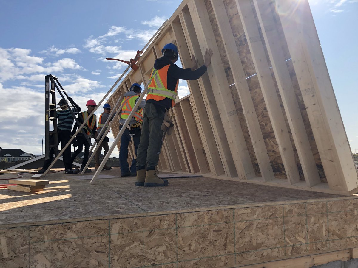 buildfutures2's tweet photo. Building futures tried their hand at framing this week and I got to say....  they “nailed it”! #BFjokes @KingsmithHomes @rvsed @BVHS_Bobcats  @cochrane_high @rvsclc_rvso @cochranenow @CochraneEagle @CochraneTimes https://t.co/tLRywoDugi