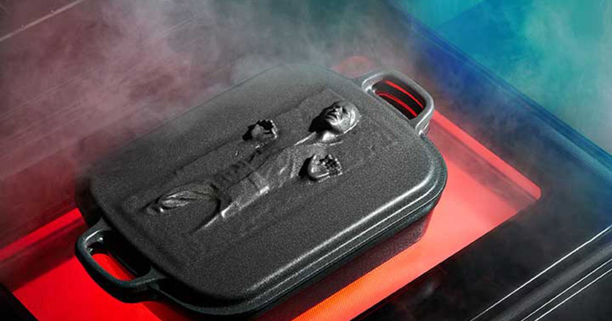 engadget's tweet image. Le Creuset&apos;s Star Wars collection includes a $900 dutch oven engt.co/2AJxpaY
