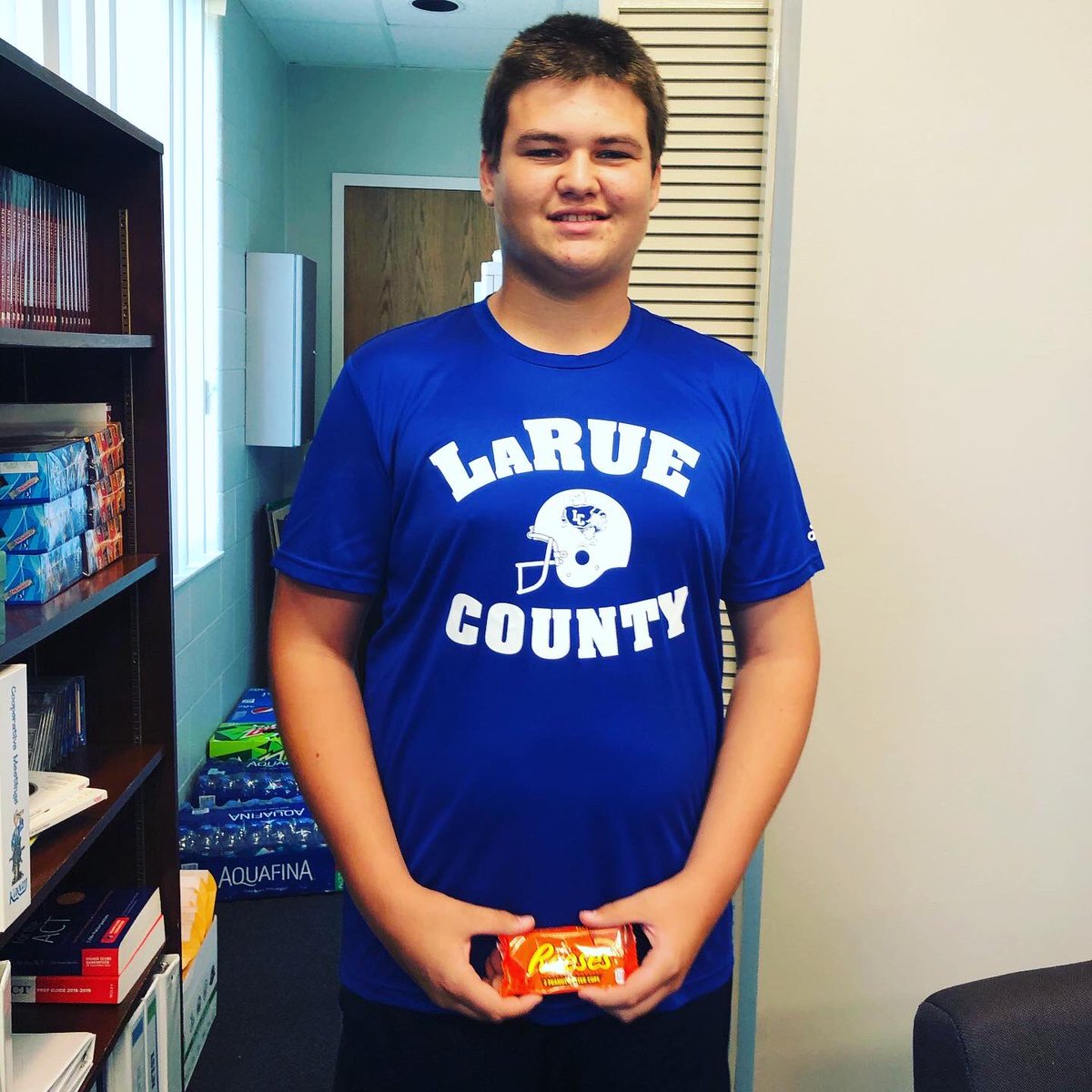 LCHSSources's tweet photo. Caught Being A Hawk: October 4th edition! #GoalDriven #Respectful #HealthyAndSafe @LaRueSuper @high_larue @travisg6363 @dskaggs17 https://t.co/x7hi1jujCA