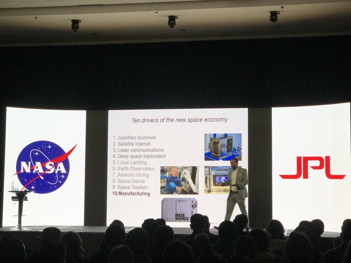 BenjaGermany's tweet image. La articulación Público-Privado-Academia es la clave para lograrlo. En la mañana, Eduardo Bendek nos hablo de los Drivers del #NewSpace. Desde el Centro para la Industria 4.0 de la @fiudec vamos ya trazando la ruta para jugar un rol esencial. #ManufacturaAvanzada #Sensorización