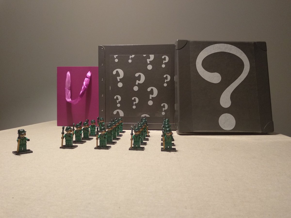 El personal de #lacajalacajaes ya se encuentra custodiando nuestra caja sorpresa para la <a href="/atlanticaConf/">bsky: @atlanticaconf.com</a>. ¿Qué habrá en la caja? #loquehayenlacajalacajaes #enigma #atlanticaconf