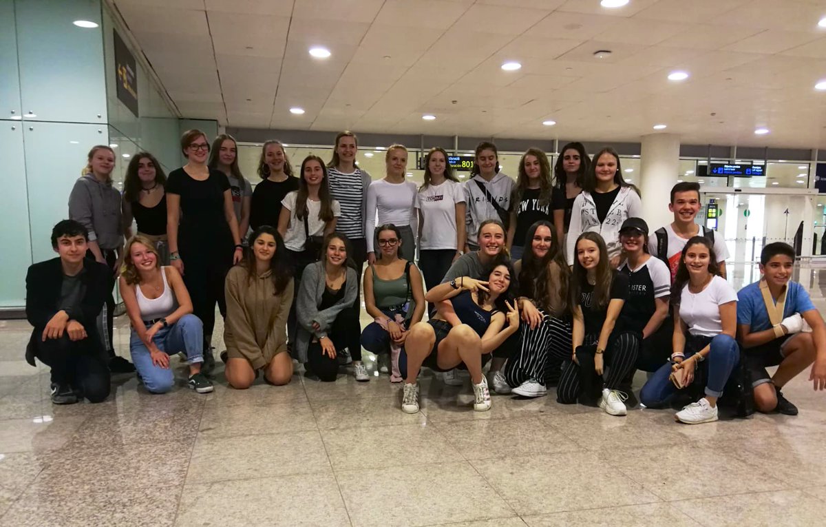 InstitutSantPol's tweet photo. 🇧🇪#IntercanviAlemanya ja són aquí. Tot va sobre la marxa! alumnes d'intercanvi d’Olfen estaran una setmana amb les nostres famílies catalanes de #4ESO #Schulaustausch
#Wolfhelmschule #Olfen #Deutschland #intercanvi 4 - 11 #Oktober https://t.co/6V9GQCMuVk