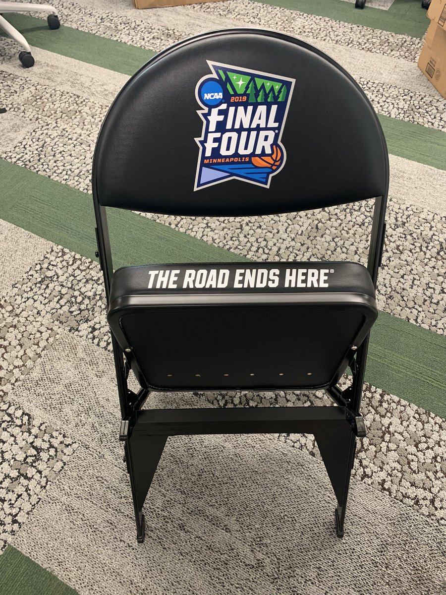 ThisistheIZZONE's tweet photo. As a thank you to Izzone Members attending the campout we will be raffling off cool prizes like this 2019 Final Four chair throughout the event!

You must arrive at the Breslin Center by 6pm to enter the raffles and be present to claim your prize when it’s announced! 🏀🎁 https://t.co/pyfkwBx8iq