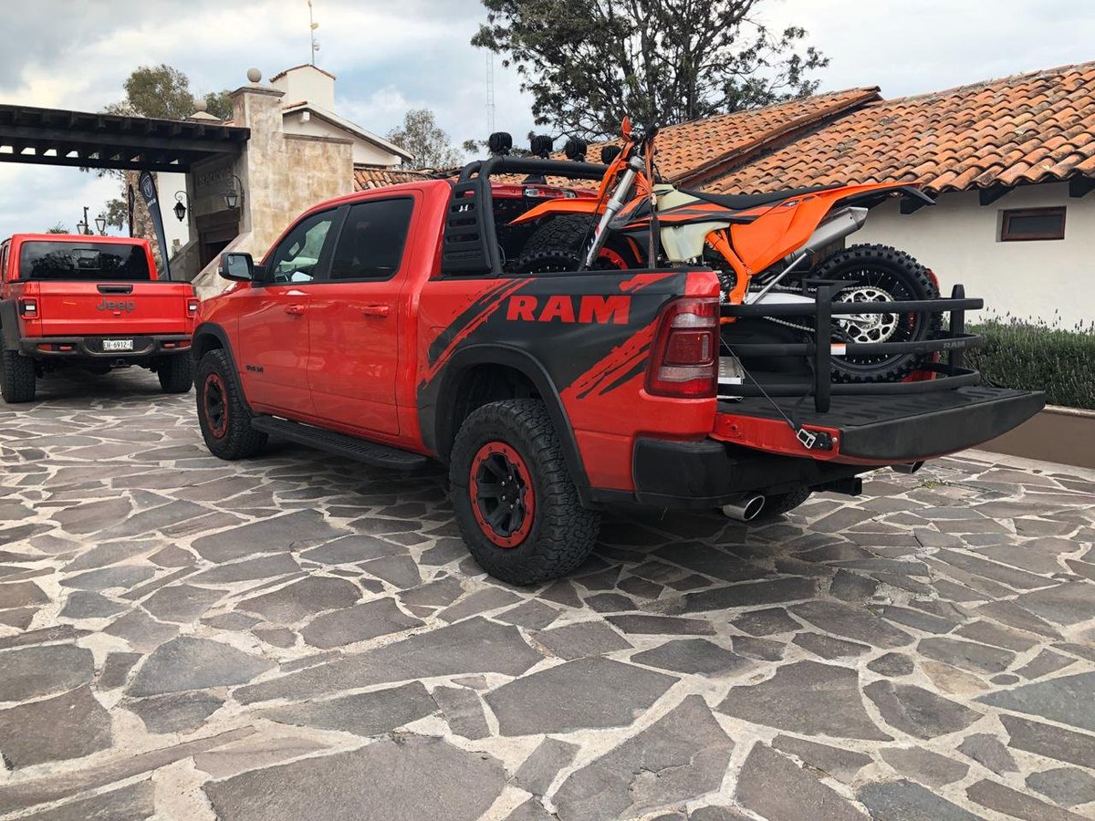 StellantisMX's tweet photo. Muchas gracias @automotores_inf por habernos acompañado a la presentación de la #GAMARAM2020 @RAM_MX https://t.co/YDVHXfVGSf