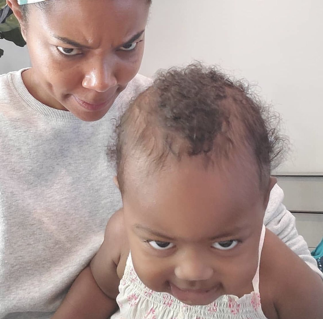 Babygirlblesis's tweet image. So I heard 21 unfollowed her madam jaruma 🤣 50 million ko 50 Milan ni 😂😂🤣😫. Plix how far the gofundme I want to contribute 10 dollars for madam 21 so she can buy body spray and soap 😫😂😂😂😂. 😛😛😛 #MercyForTheMoney #BBNaija