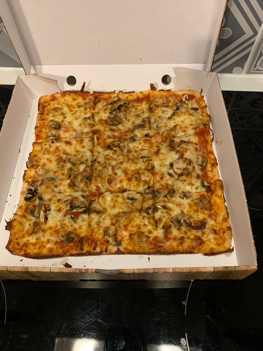 samallenby's tweet photo. Don't you just love it when you order a #pizza from your #pizzadelivery and ask them to bring a Diet @pepsi What do they deliver with your pizza ? A Full Fat @CocaCola #Mydays🍕Oh well eat a pizza with @IrishJingerOffi #WorldSmileDay #FridayIsPizzaDay #EatPizzaForMe #W4CYRadio https://t.co/IFz6DwMOtL