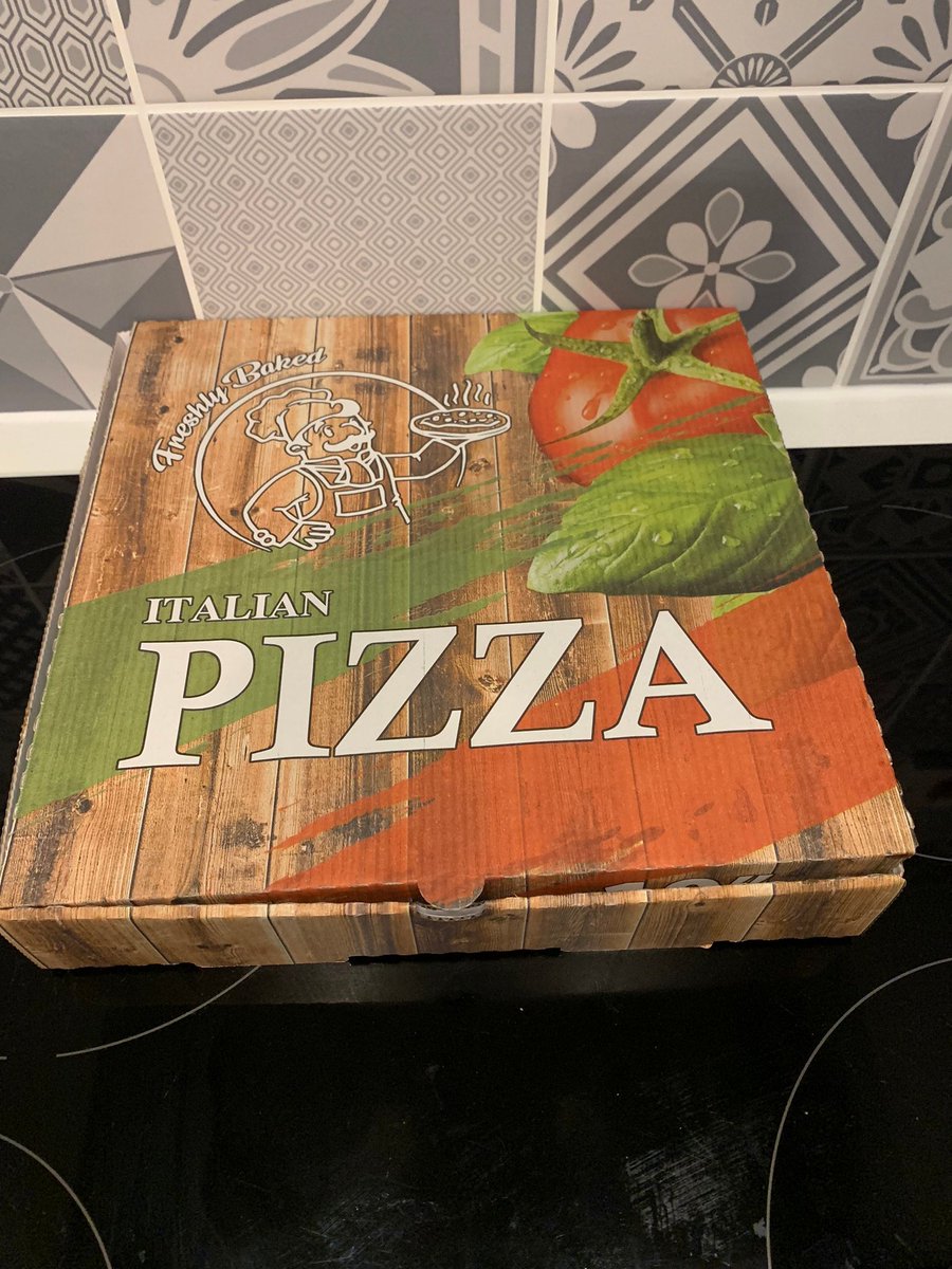 samallenby's tweet photo. Don't you just love it when you order a #pizza from your #pizzadelivery and ask them to bring a Diet @pepsi What do they deliver with your pizza ? A Full Fat @CocaCola #Mydays🍕Oh well eat a pizza with @IrishJingerOffi #WorldSmileDay #FridayIsPizzaDay #EatPizzaForMe #W4CYRadio https://t.co/IFz6DwMOtL