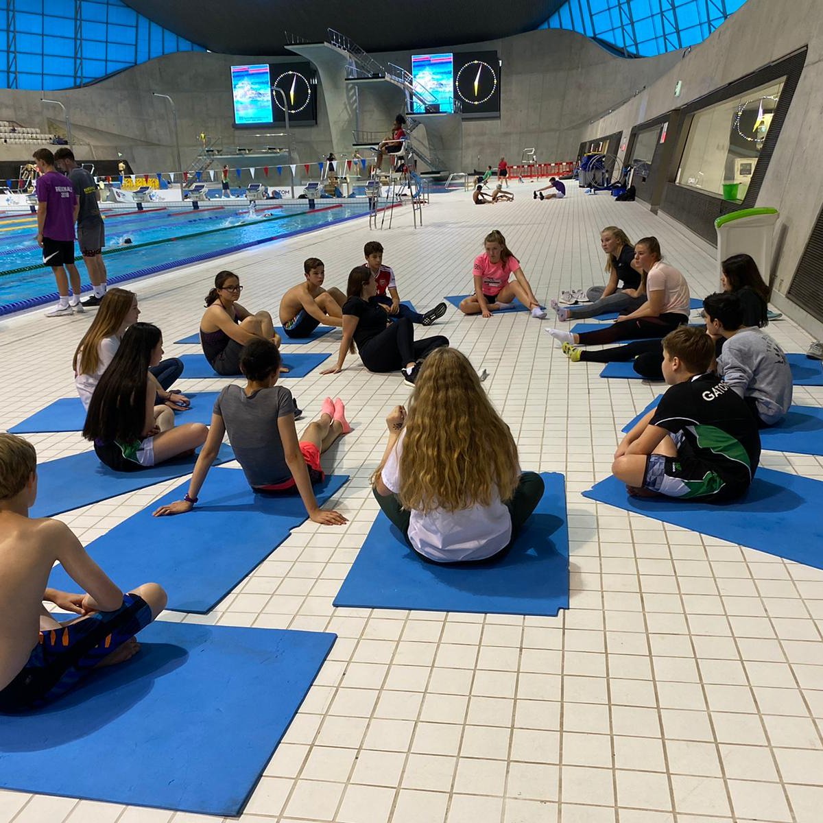 Injury prevention, flexibility and core stability the focus of today's land training session with our Performance swimmers. Thanks to <a href="/Arsenal/">Arsenal</a> Academy Physio <a href="/katielouisewood/">Katie Wood</a> 🏊‍♀️💪