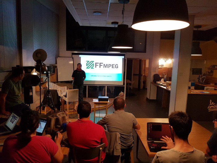 hackinprovence's tweet photo. Soirée mensuelle d'octobre en cours ! Présentation de @FFmpeg par Laurent et @plugfr. Quelques membres d'hack in Provence sont présents ! #hackpero #plug https://t.co/T5q8oTSeZb