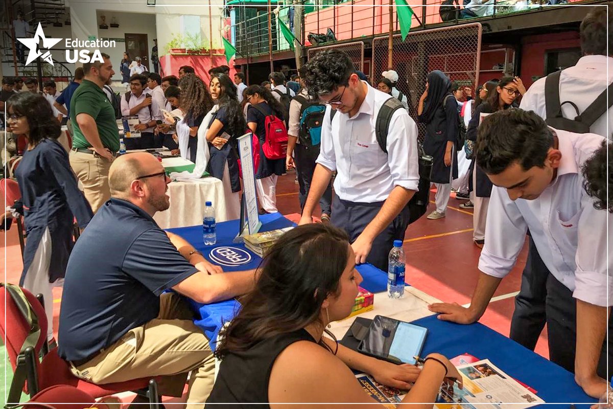 EdUSAPakistan's tweet photo. EducationUSA Pakistan organized school and university visits for U.S. representatives who went around Karachi to meet students from various backgrounds and interests.
#SATour19 #USCollegeFair #EdUSAPakistan #StudyInUSA #EducationUSA #CityFM89 #89Partners https://t.co/5Cpc8lSiFN