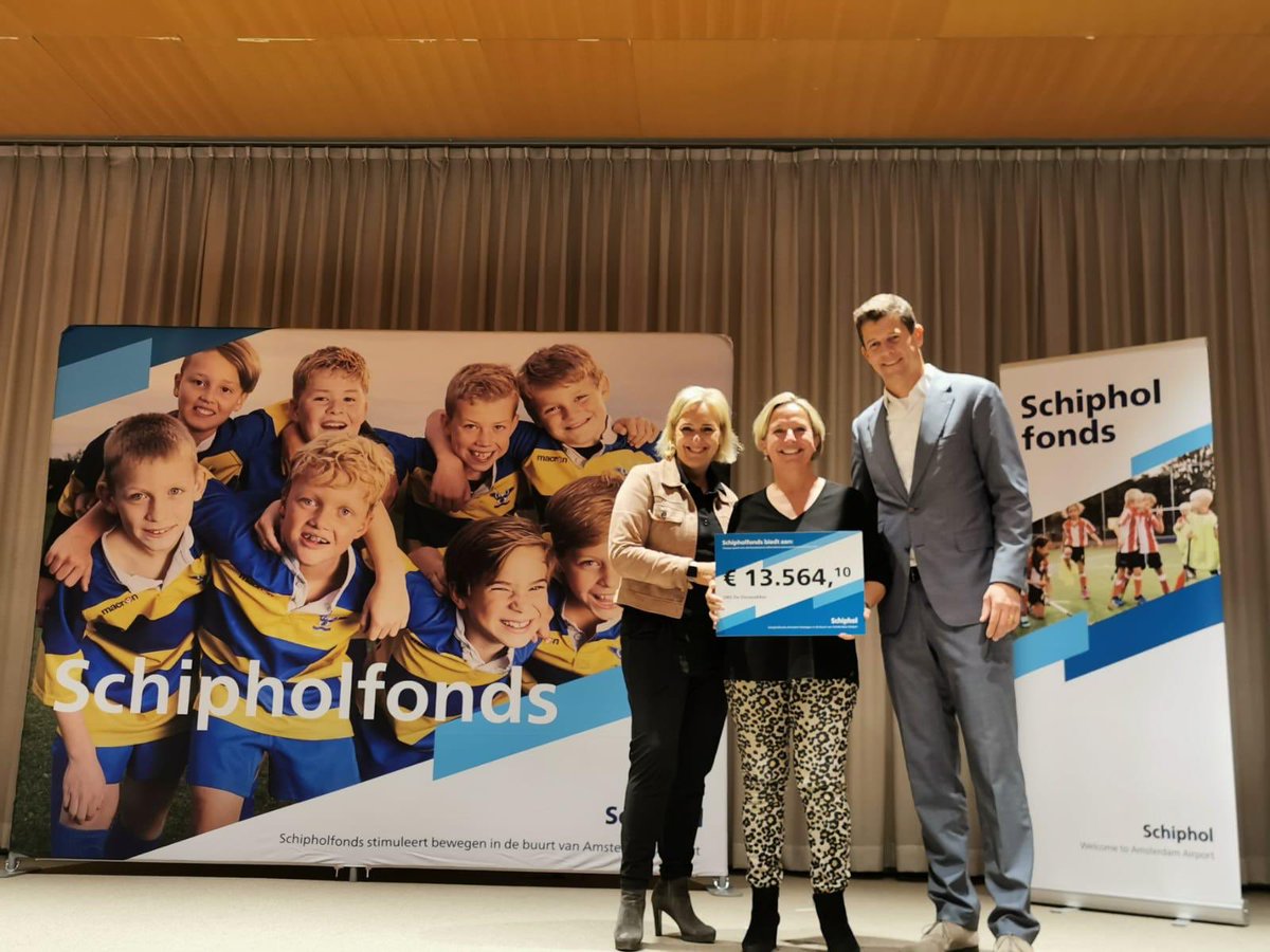 Dorpsakker's tweet photo. Vandaag een mooi bedrag van het #Schiphol fonds ontvangen! €13.000,- voor een klimrek op ons schoolplein.#Dorpsakker #ZaanPrimair. Bedankt namens alle leerlingen! https://t.co/gaiEtjAsAQ