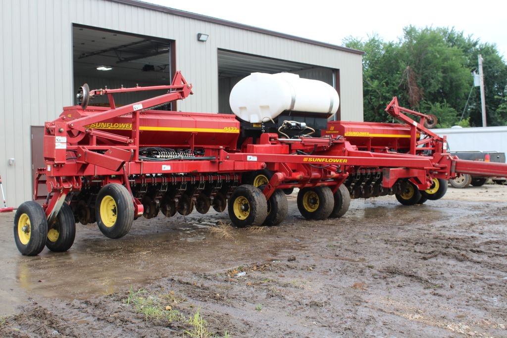 AgVisors's tweet photo. ONLINE ONLY AUCTION
Feedlot Retirement Equipment Auction
Bidding Ends: October 31

Over 70 lots! Tractors, Loaders, Hay &amp; Forage Equipment, Cattle Equip, Trailers, Attachments &amp; more. Don't miss out on. Visit https://t.co/10kIL5s0VK for more lots and to bid.

Jordan: 605-809-5552 https://t.co/Cj4MVFKG06