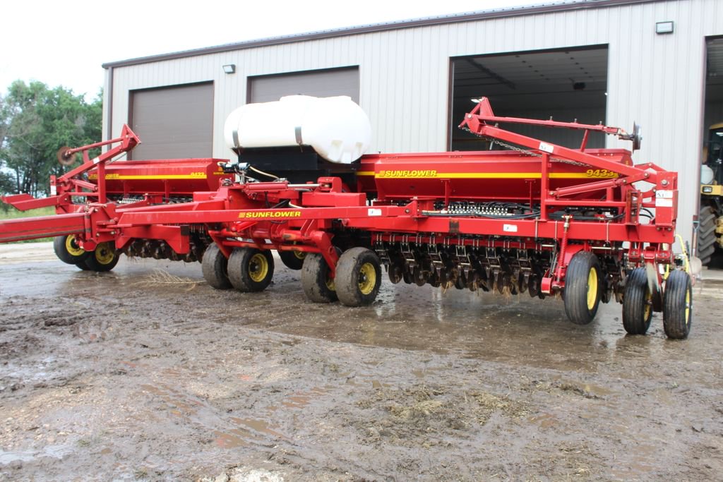 AgVisors's tweet photo. ONLINE ONLY AUCTION
Feedlot Retirement Equipment Auction
Bidding Ends: October 31

Over 70 lots! Tractors, Loaders, Hay &amp; Forage Equipment, Cattle Equip, Trailers, Attachments &amp; more. Don't miss out on. Visit https://t.co/10kIL5s0VK for more lots and to bid.

Jordan: 605-809-5552 https://t.co/Cj4MVFKG06