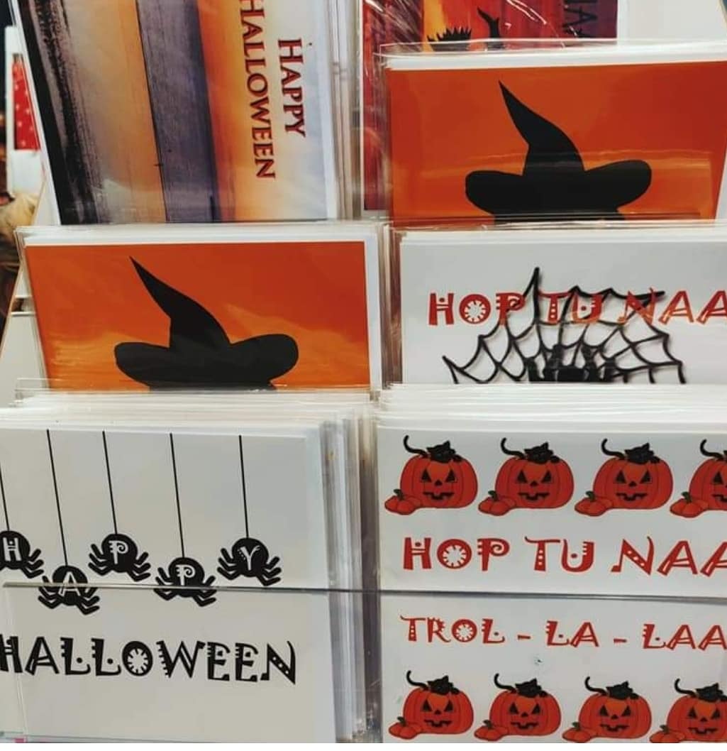 mantonscards's tweet photo. Hop Tu Naa and Halloween have arrived at Mantons. Beautiful gifts, fun decorations and our exclusive Halloween and Hop Tu Naa Greeting Cards.
#manxcards #porterin #isleofman #Mantons #hoptunaa #Halloween #greetingcards #manx #ginnythewitch https://t.co/ehQPdIRMMa