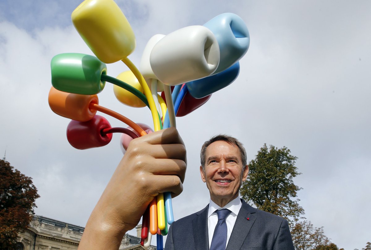 artnet's tweet image. Jeff Koons has finally unveiled his controversial gift to Paris, and the French public is not entirely thrilled. bit.ly/2InSBrn