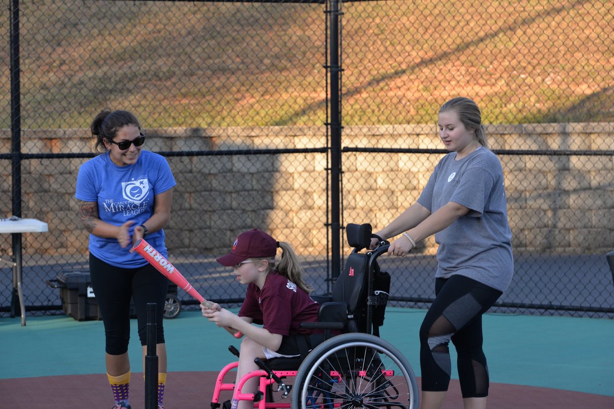 uscupstateteach's tweet photo. Last night 26 of our members along with Spartanburg County teachers, @GOSMCBASKETBALL , and @shermancollege volunteered with the @miracleleague12 . We had such a great time! Thank you for having us and we hope to see everyone again in the spring. 1/2 https://t.co/DWFh1dZQmT