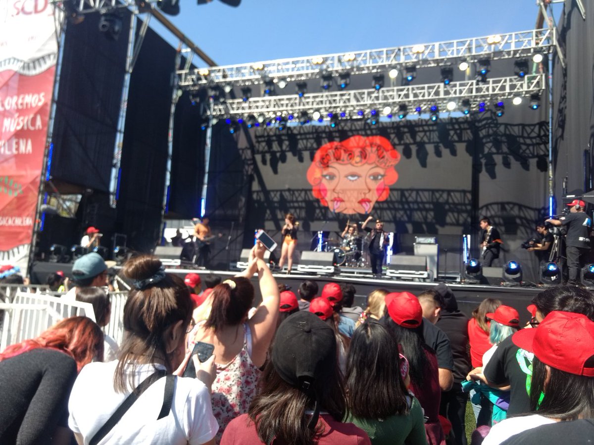klauclover's tweet photo. @AcousticOnFri TE AMO MARCELA!!!! ♥️ #DiadelaMusicaChilena @SCDChile @Culturas_RM https://t.co/0UeWz9dRj8