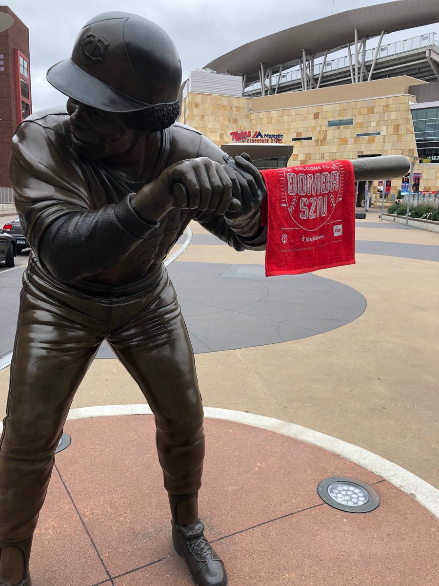 srtungseth's tweet photo. Let’s win @Twins #HomerHanky https://t.co/tlcvu38wVh